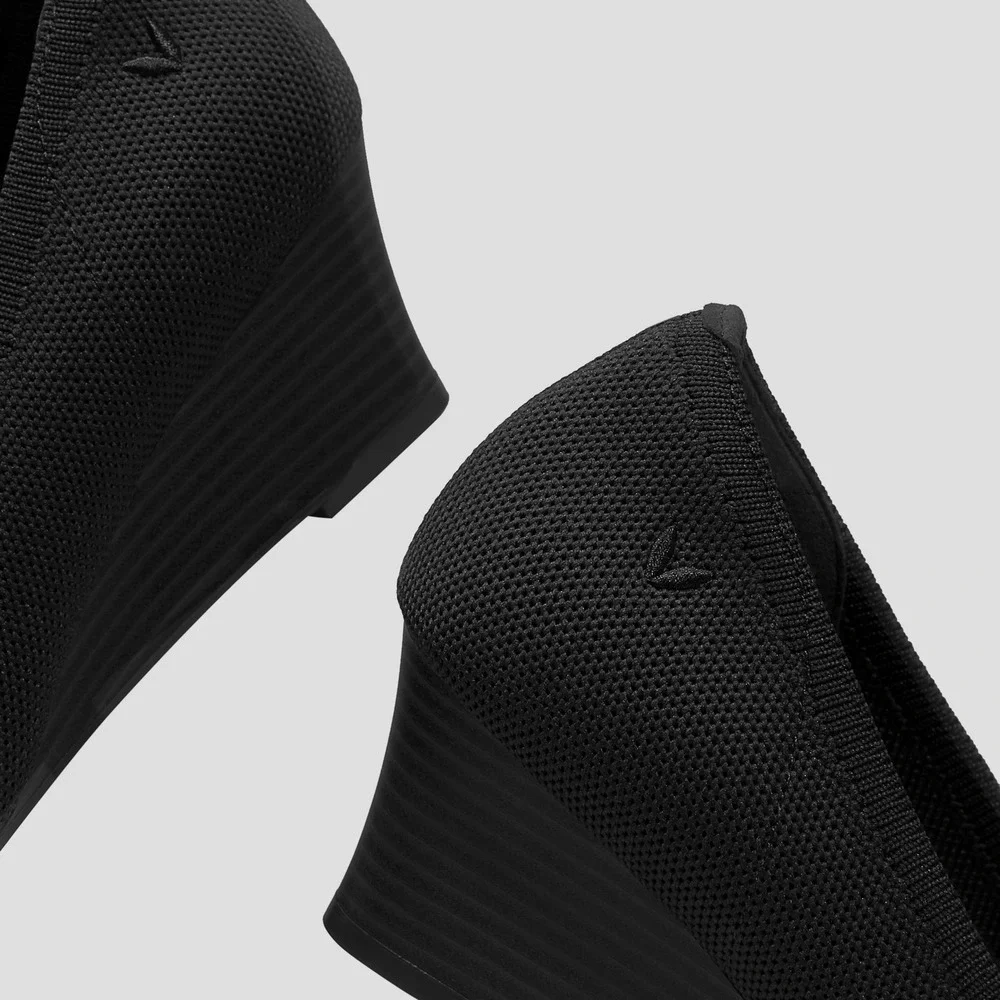 Vivaia black pointed